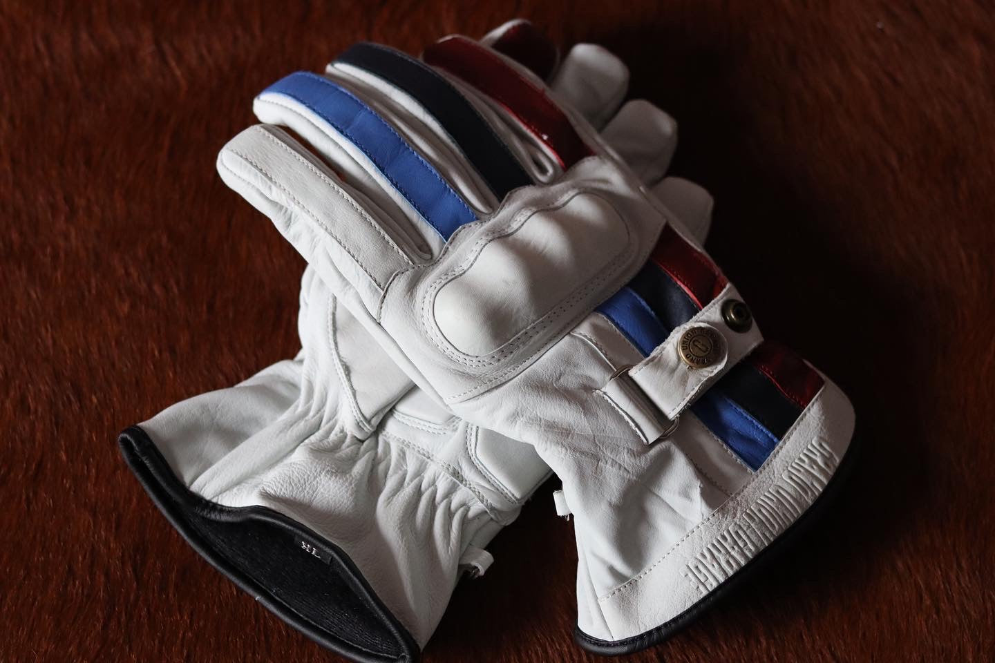 Stone Gloves - White