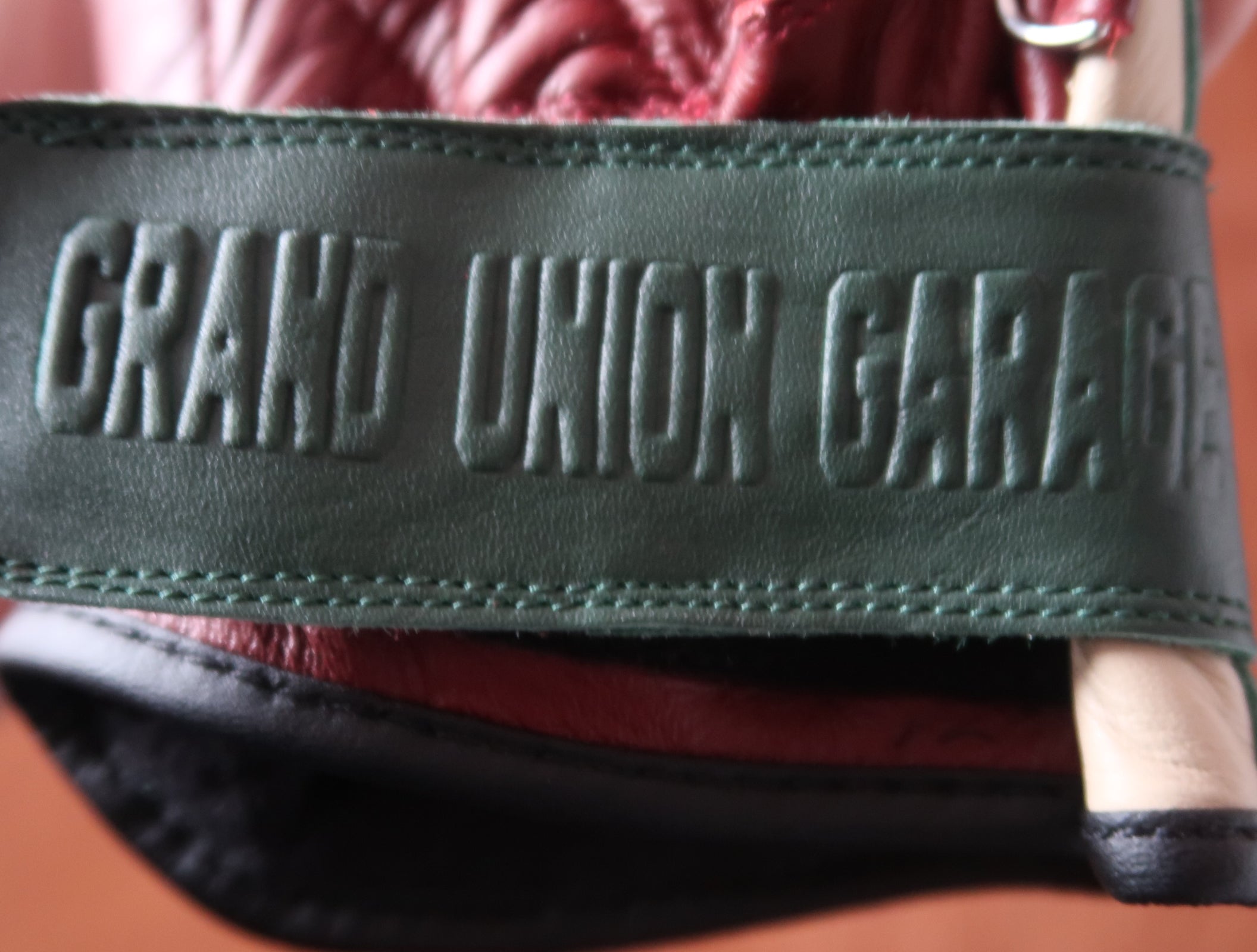 Fonda Gloves - Red/Green/Cream